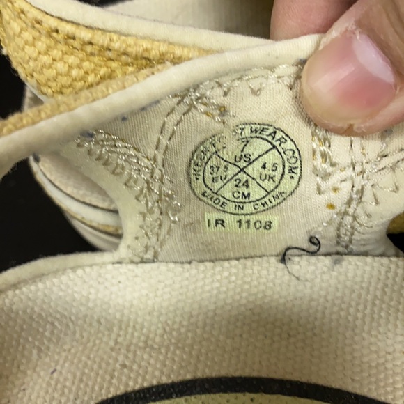 Keen sandals with adjustable pullers - Picture 4 of 12